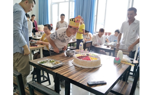 火紅六月，濃情生日會